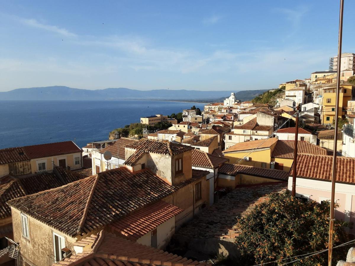 "Lo Studiolo" Apartment Pizzo Kültér fotó