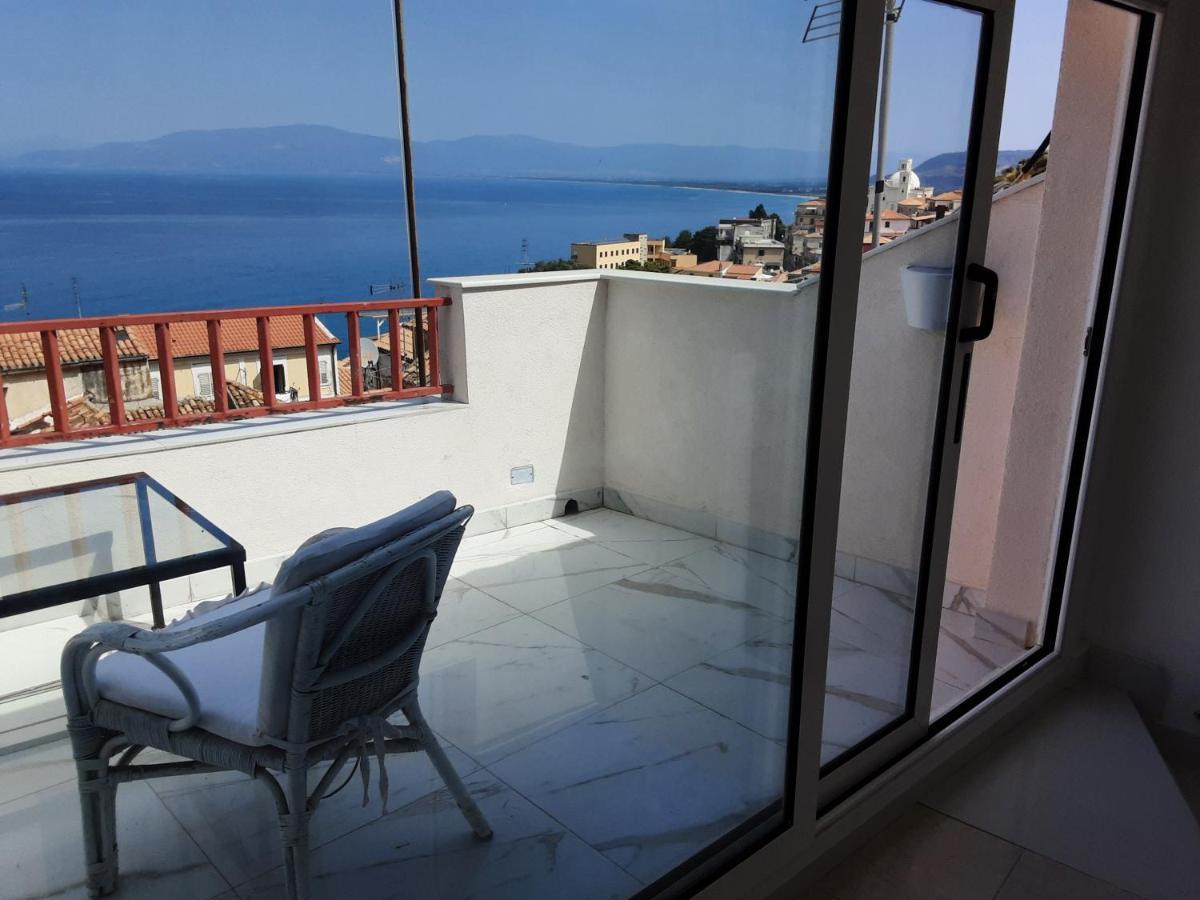 "Lo Studiolo" Apartment Pizzo Kültér fotó