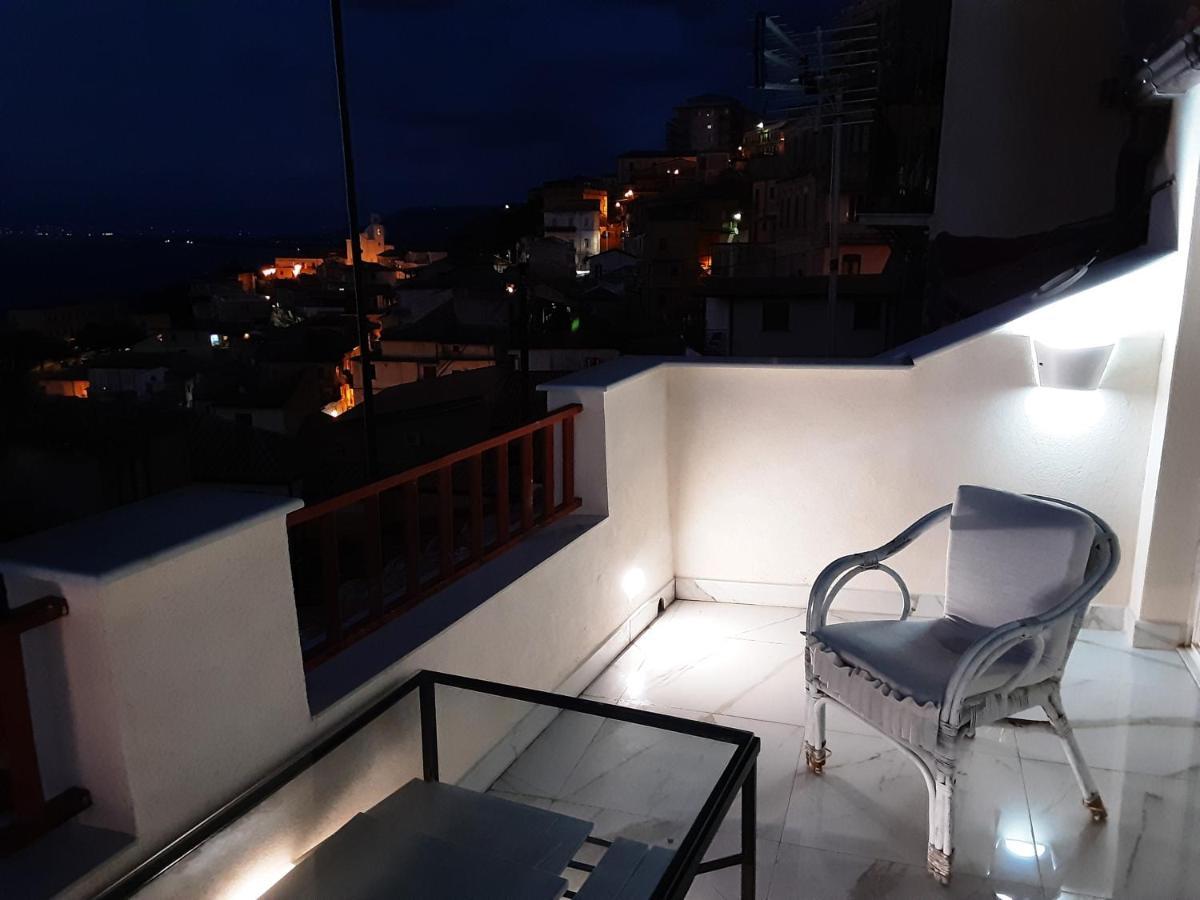 "Lo Studiolo" Apartment Pizzo Kültér fotó