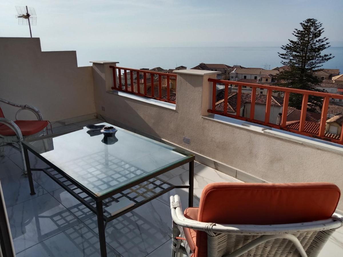 "Lo Studiolo" Apartment Pizzo Kültér fotó